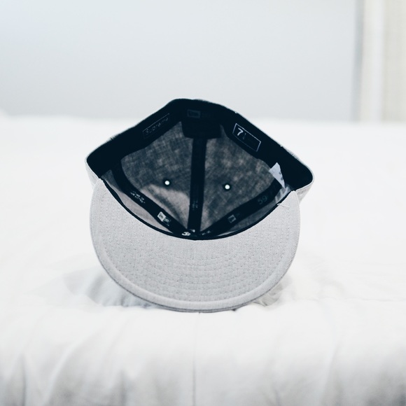 Supreme New Era Fitted 7 1/4 - Picture 4 of 5